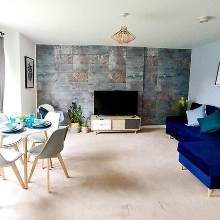 Stylish 2 Bedroom Apartment / Free Gated Parking Glasgow Bagian luar foto