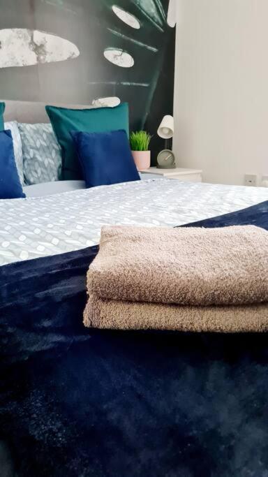 Stylish 2 Bedroom Apartment / Free Gated Parking Glasgow Bagian luar foto